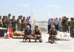 بالصور : القوات الجوية تدمر (5) عربات أثناء إختراقها خط الحدود الدولية الغربية .. القوات البحرية تحبط محاولة لتهريب طن من جوهر الحشيش