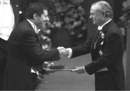 ما لا تعرفة عن القامة العلمية …. احمد زويل