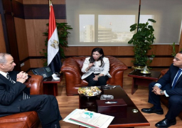 أكثر من 10 الاف فدان للإستثمار بالوادي الجديد توفر 2000 فرصة عمل لابناء المحافظة