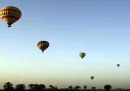 إيقاف جميع رحلات البالون بالاقصر لحين استقرار الاحوال الجوية