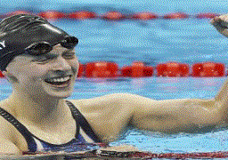 السباحة الأمريكية ليديكي تفوز بسباق 200 متر حرة لتحرز الذهبية الثانية