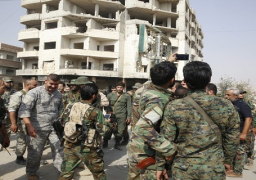 بدء خروج المقاتلين وعائلاتهم من مدينة داريا المحاصرة قرب دمشق