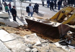 تنفيذ 10 قرارات إزالة لمخالفات البناء والإشغالات بالعبور