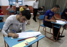 طلاب الدور الثانى للثانوية يؤدون امتحانات الأحياء والاستاتيكا والجغرافيا