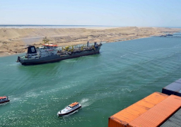 قناة السويس تستقبل أكبر سفينة حاويات صديقة للبيئة