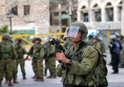 قوات الاحتلال الاسرائيلى تواصل حصار بلدة حزما شمال شرق القدس