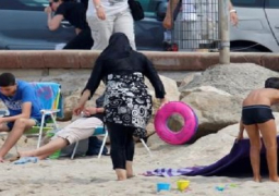 مجلس الدولة الفرنسي يعلق قرار حظر لباس البحر الاسلامي