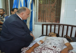 محافظ الدقهلية يتفقد موقع الحادث المرورى الذى أودى بحياة 22 شخصا ويزور المصابين