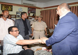 محافظ سوهاج ومدير الأمن يزوران الأطباء المصابين في اعتداء المستشفى العام