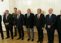 وزير الزراعة يلتقي وزير الدفاع المجري على هامش زيارته الأوروبية