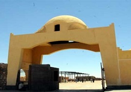 وزير النقل يتفقد ميناء آرقين البرى الحدودى بين مصر والسودان