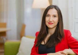 عمرها 29 عامًا.. استقالة وزيرة التعليم العالي بالسويد بعد ضبطها تقود سيارتها تحت تأثير الكحول