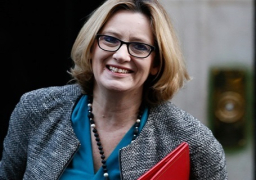 وزيرة الداخلية البريطانية ترفض دعوات إلغاء اتفاق الحدود مع فرنسا