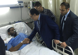 بالصور .. وزير الصحة يزور طاقم سيارة الاسعاف بعد تعرضه لإطلاق النار بالعريش