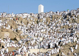 توافد حجاج بيت الله إلى جبل عرفات لأداء “الركن الأعظم”