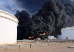 اشتعال النيران في إحدى خزانات النفط بميناء السدرة الليبي