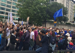 الآلاف يتظاهرون في عدة مدن بريطانية احتجاجا على الخروج من الاتحاد الأوروبي