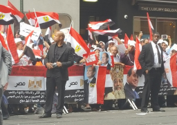 بالفيديو …. المئات من أبناء الجالية المصرية في نيويورك يحتشدون لتحية الرئيس السيسي