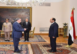 الرئيس يشهد أداء اليمين الدستورية من قبل وزير التموين وستة محافظين جدد