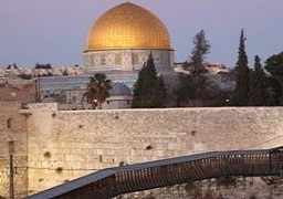 السماح بعبور 250 فلسطينيا من غزة للصلاة بالمسجد الأقصى