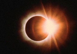 العالم يشهد اليوم الكسوف الشمسي الاخير في 2016