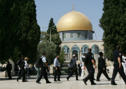 مستوطنون يقتحمون المسجد الأقصى وسط حراسة قوات الإحتلال