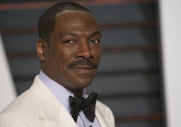 الممثل الكوميدي إيدي ميرفي يرتدي ثوب الجدية في فيلمه الجديد