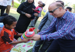 بالصور..محافظ القاهرة يشارك المواطنين احتفالاتهم ثاني أيام العيد