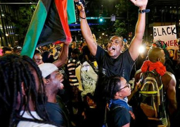 استمرار المسيرات في تشارلوت الأمريكية بعد نشر فيديو إطلاق النار على رجل أسود