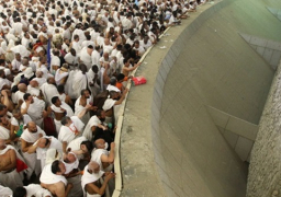 حجاج بيت الله الحرام يبدأون رمى الجمرات فى أول أيام التشريق