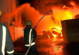 حريق هائل يرجح أنه متعمد يلتهم مركزا تجاريا غربي باريس