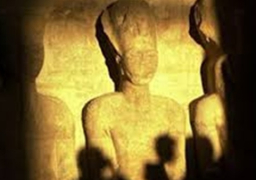 آثار أبوسمبل تستعد للاحتفال بظاهرة تعامد الشمس على تمثال رمسيس الثاني