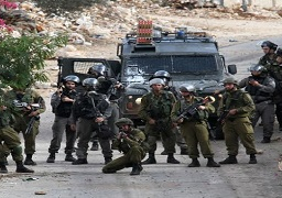 إسرائيل تعتقل 37 فلسطينيا بزعم إقامتهم بصورة غير قانونية