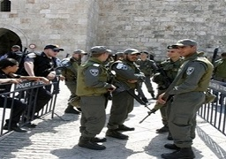 الاحتلال الإسرائيلي يعتقل أحد حراس المسجد الأقصى