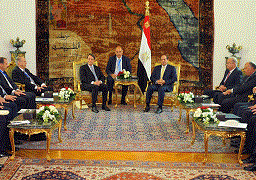 الرئيس يشيد بما تشهده العلاقات الثنائية بين مصر وقبرص من تطور في مختلف المجالات