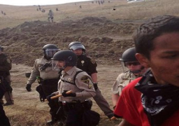 الشرطة تعتقل 117 محتجا عند موقع بناء خط أنابيب نفطي في نورث داكوتا الأمريكية