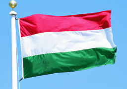 المجريون يبدأون الاقتراع في استفتاء على قبول بلادهم حصص إلزامية من اللاجئين