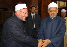 المفتي يهنئ الإمام الأكبر لاختياره كأول الشخصيات الإسلامية الأكثر تأثيرًا في العالم