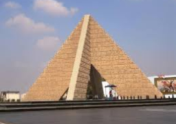 الفريق أول / صدقى صبحى ينيب قادة الجيوش الميدانية والمناطق العسكرية بوضع إكليل الزهور على النصب التذكارى للجندى المجهول ، ووزير الداخلية ينيب مديرى أمن المحافظات للمشاركة فى الإحتفال بهذه المناسبة الوطنية