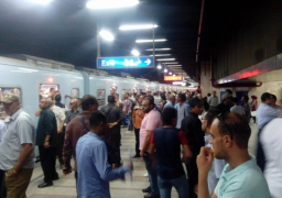 توقف حركة القطارات بالخط الثانى لمترو الأنفاق … و تزاحم المواطنين بالمحطات