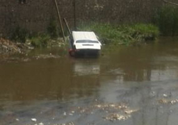 انقلاب ميكروباص يقل 14طالبة فى ترعة بأسيوط .. و أنباء عن حالات غرق