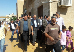 رئيس الوزراء ووزيرا التنمية المحلية والنقل يتفقدون آثار السيول برأس غارب