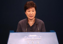 رئيسة كوريا الجنوبية تبدي استعدادها للتخلي عن سلطات إثر فضيحة سياسية