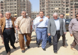 خلال زيارته للعاصمة الإدارية الجديدة وزير الإسكان يؤكد توافر آلاف فرص العمل للشباب