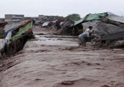 غرقى ومصابون ومفقودون إثر غرق أتوبيسين وتريلا وسيارة نصف نقل فى مياه السيول بقنا