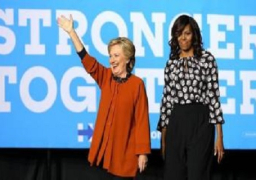 كلينتون وميشيل أوباما في أول ظهور مشترك في الحملة الإنتخابية