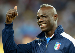 بالوتيلي يقود نيس للفوز على لوريان وتصدر الدوري الفرنسي