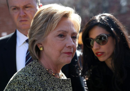 إف.بي.آي : لا مبرر لاتهام كلينتون جنائيا بسبب “الرسائل”