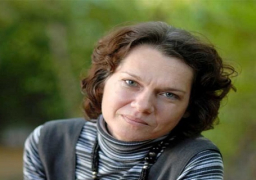 الإبقاء على الروائية أصلي اردوغان قيد التوقيف بتهمة أخرى