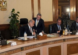 الحكومة تبحث فى اجتماعها الأسبوعى عدد من الملفات السياسية والاقتصادية والاجتماعية